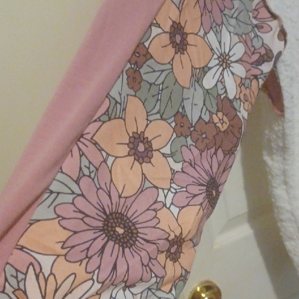 BiBi Cream and Pink Floral Sweatshirt - Picture 4 of 4